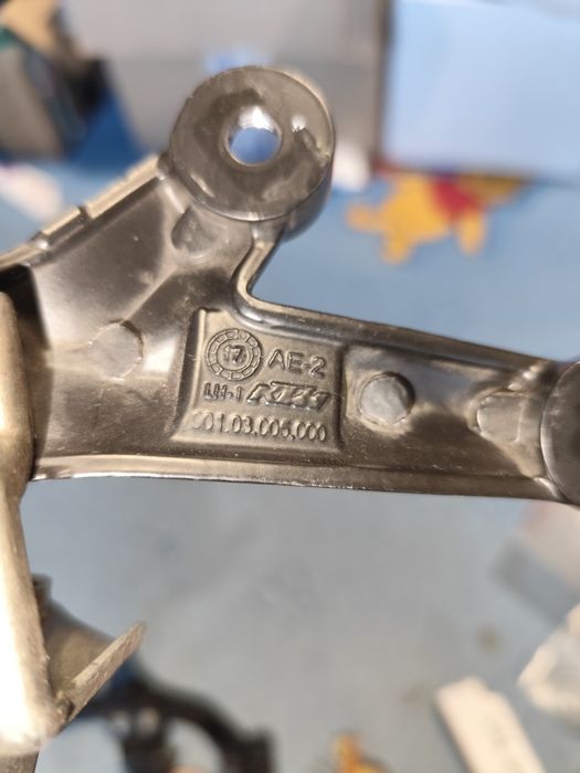 Mocowanie łapa wspornik silnika KTM RC 125 Duke