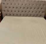 Cama de casal capitone- com mesinhas cabeceira