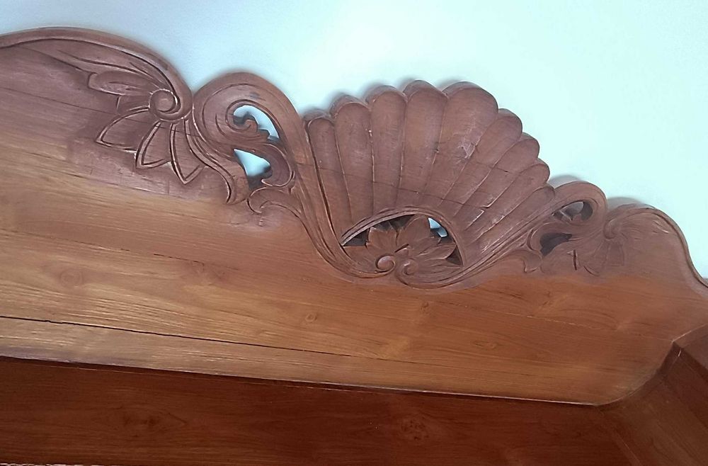 Daybed artesanal esculpido de Java em madeira teca. Vintage e único!