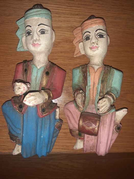 2 bonecos em madeira para pendurar antigos