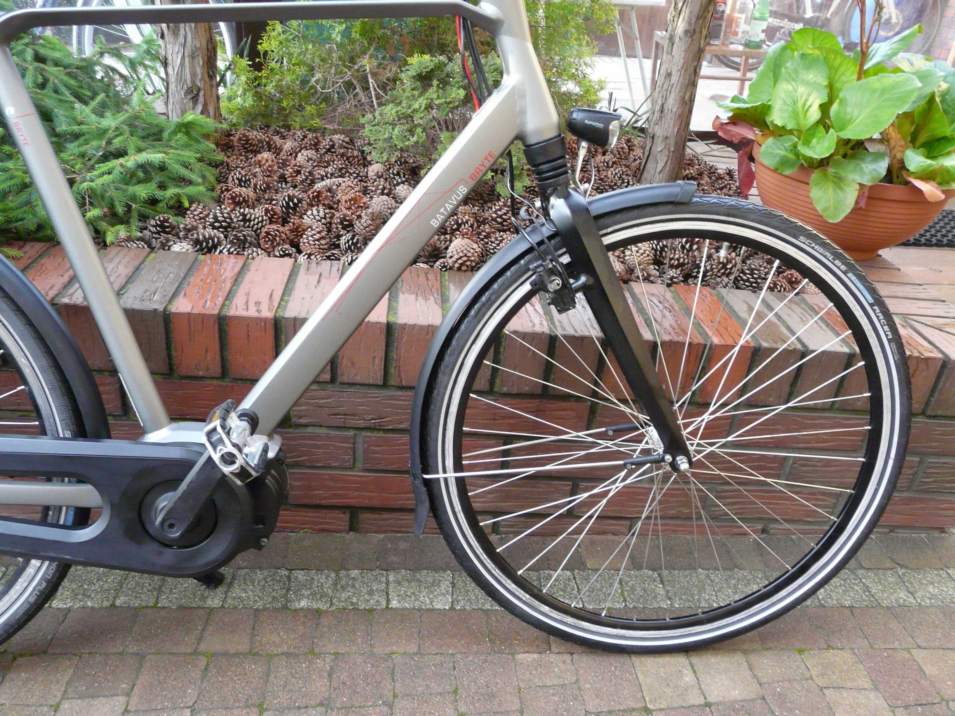 Rower elektryczny  BATAVUS Yamaha 28"/65 centralny,Magura -Niderland