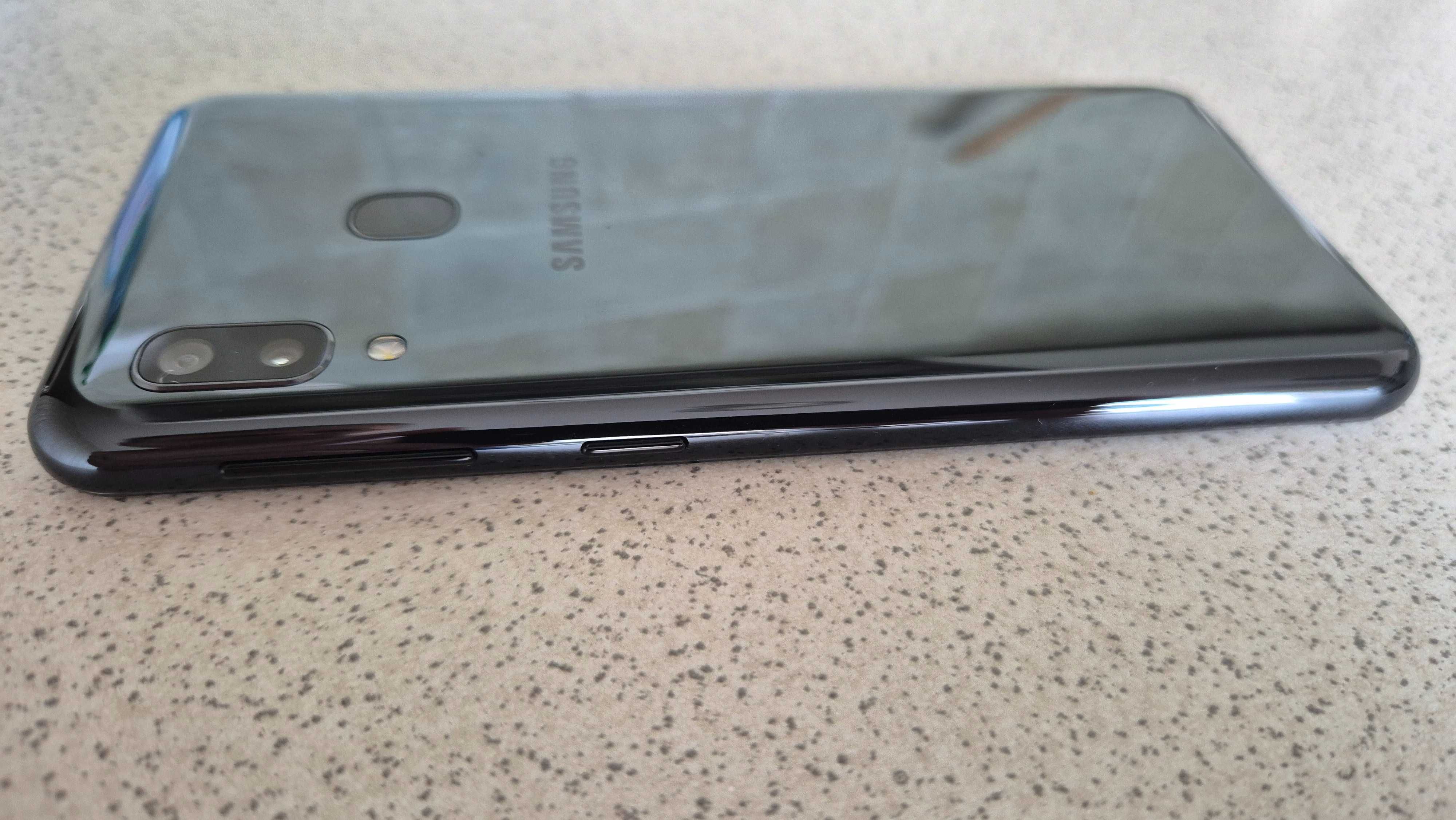 Samsung A20e SM-A202F/DS stan bardzo dobry