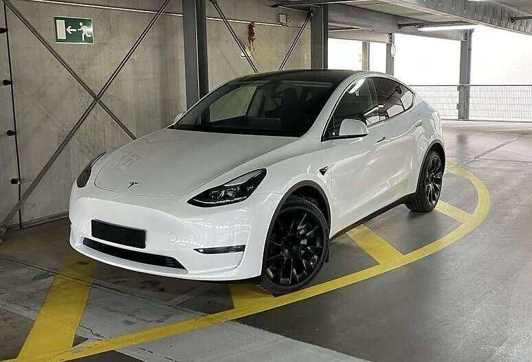 Tesla Model Y 2023 із США