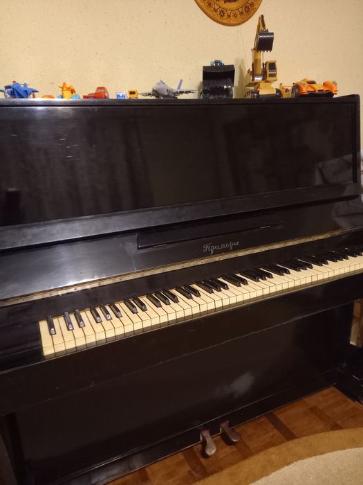 Продається піаніно