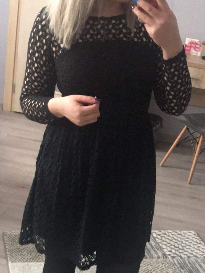 Czarna sukienka z koronki
