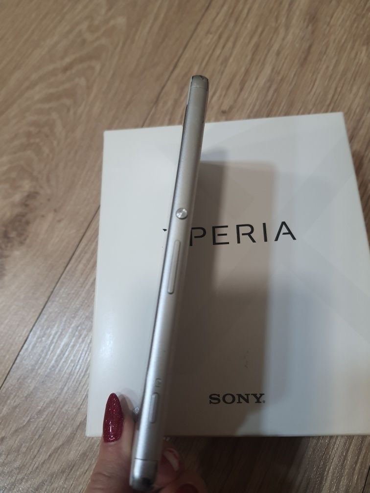 Телефон Sony Xperia