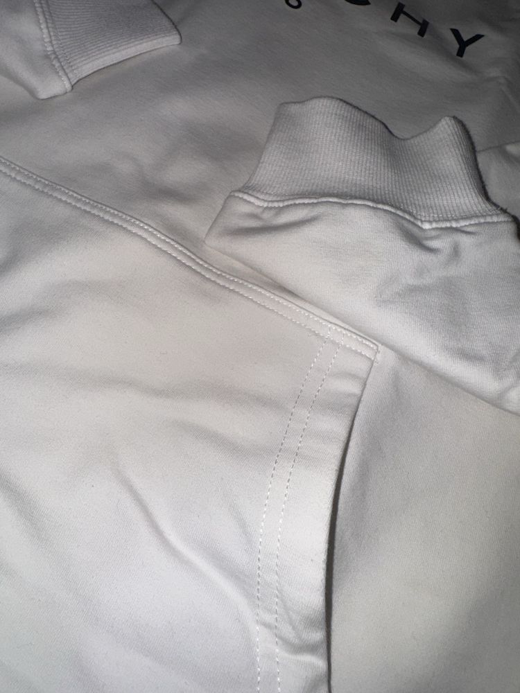 Hoodie Givenchy em bom estado