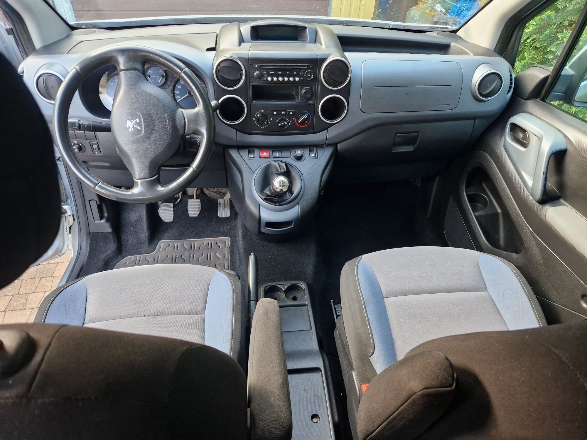 Peugeot partner   tepe HDI krajowy klimatyzacja 5 osób, hak, relingi
