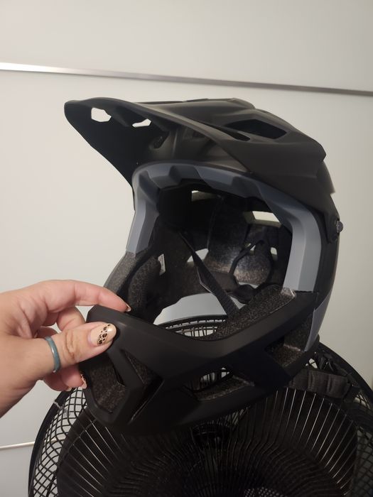 Kask rowerowy typu full-face