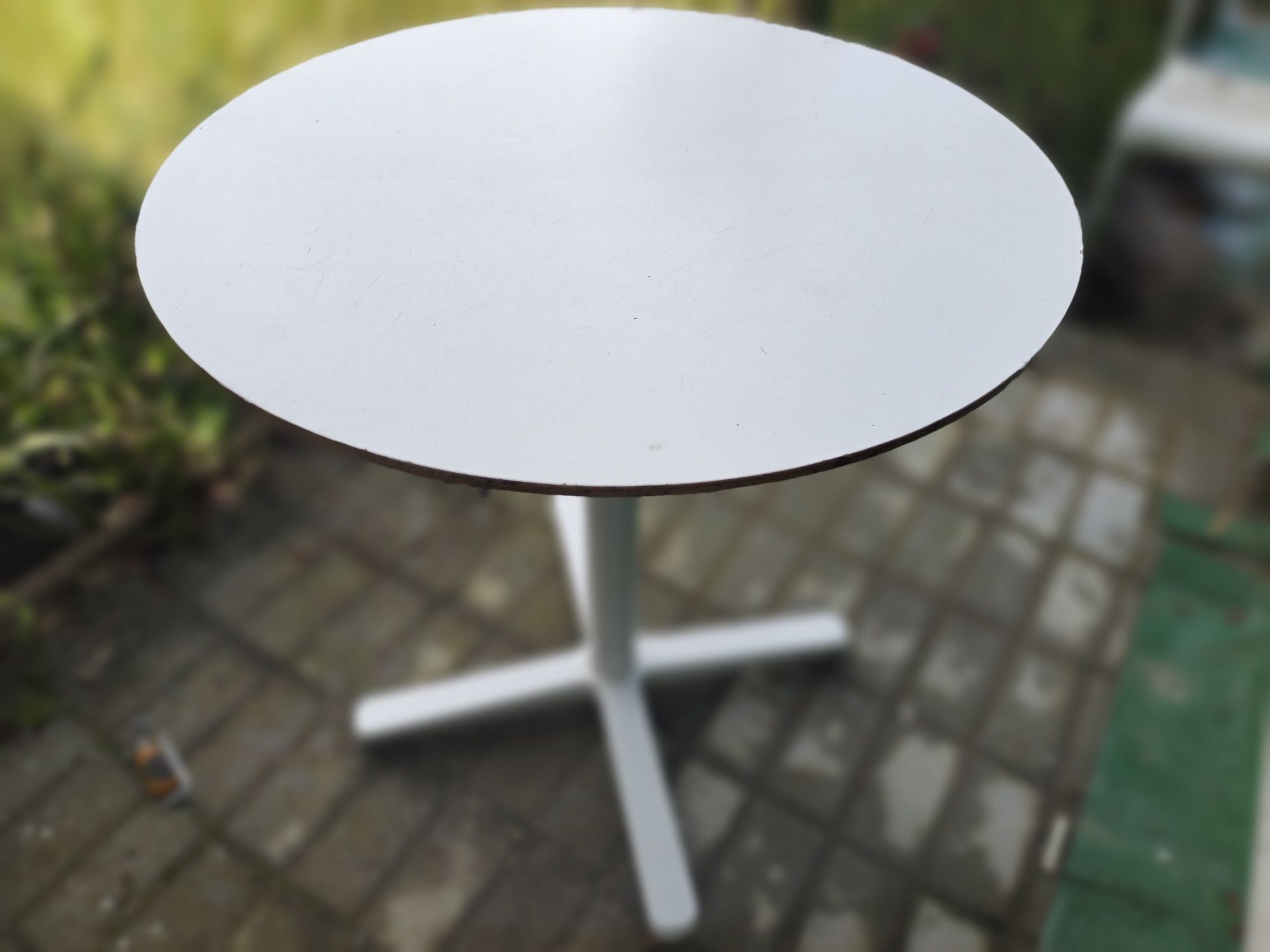 Mesa branca pequena da IKEA