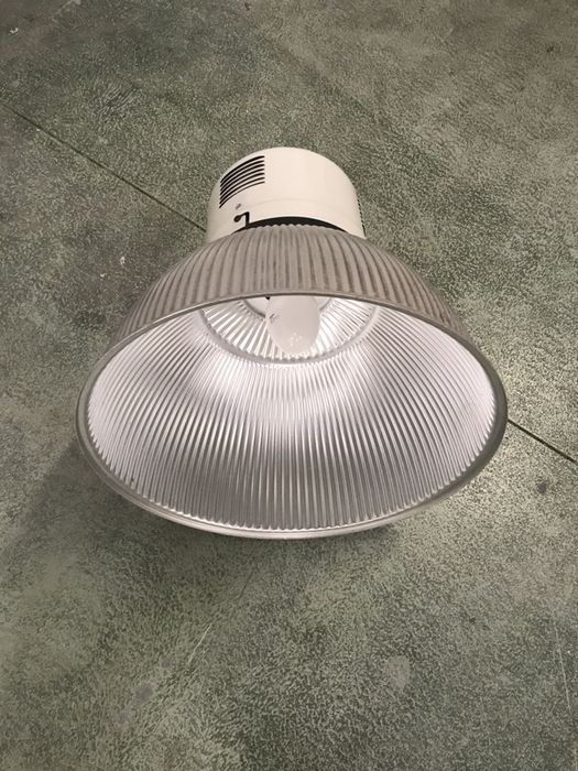 Iluminárias de armazém