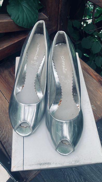 Жіноче літнє взуття