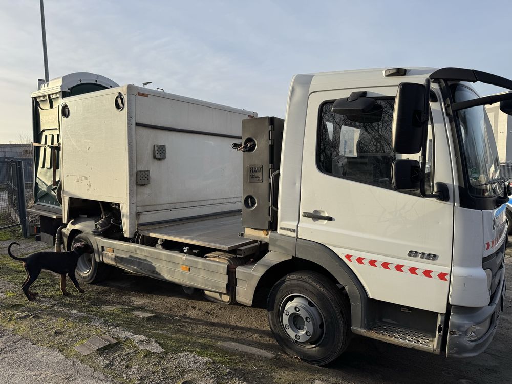 Atego 818 asenizacyjny do obslugi toalet kabin wc