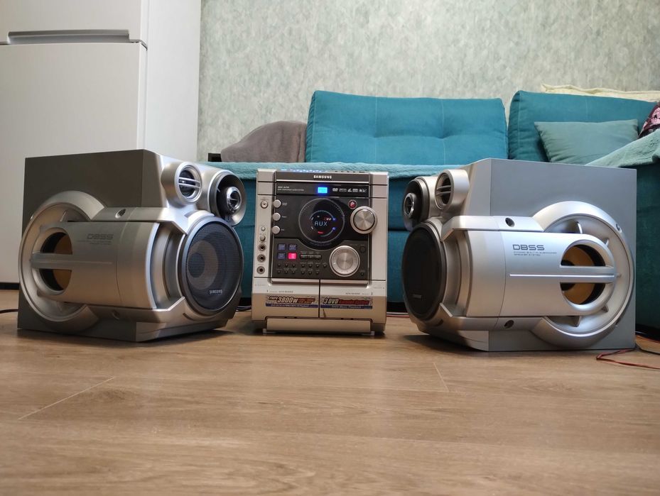 Потужний муз центр 600 Вт ( Блютуз / AUX ) Сбоку колонок - Сабвуферы