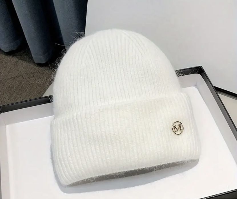 Шапка біла, шапка жіноча