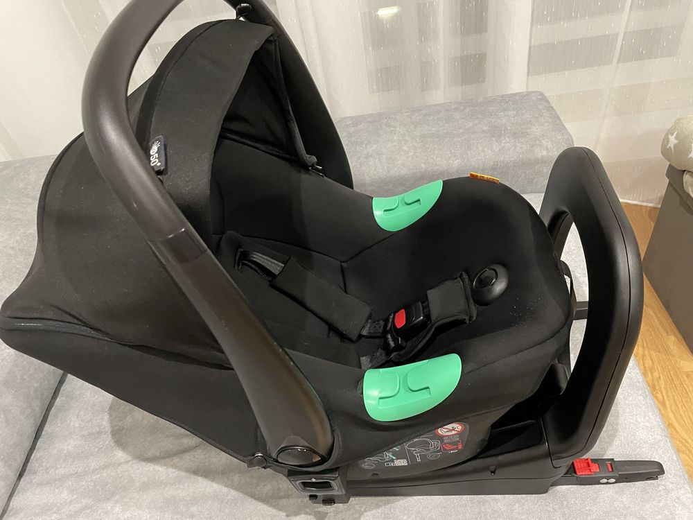 Ovo para bebé com base isofix