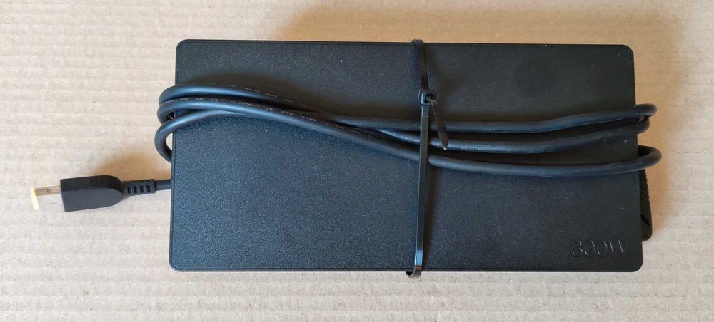 Zasilacz Lenovo 300W 15A 20V SlimTip prostokątna wtyczka ORYGINALNY