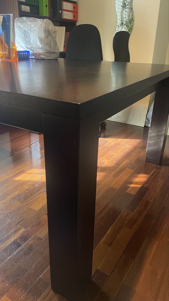 Mesa de sala castanha