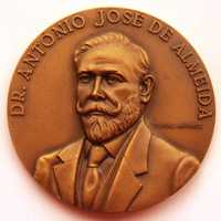 Medalha de Bronze Dr António José de Almeida por CABRAL ANTUNES
