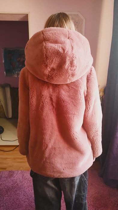 Яскрава шуба для стильної леді.