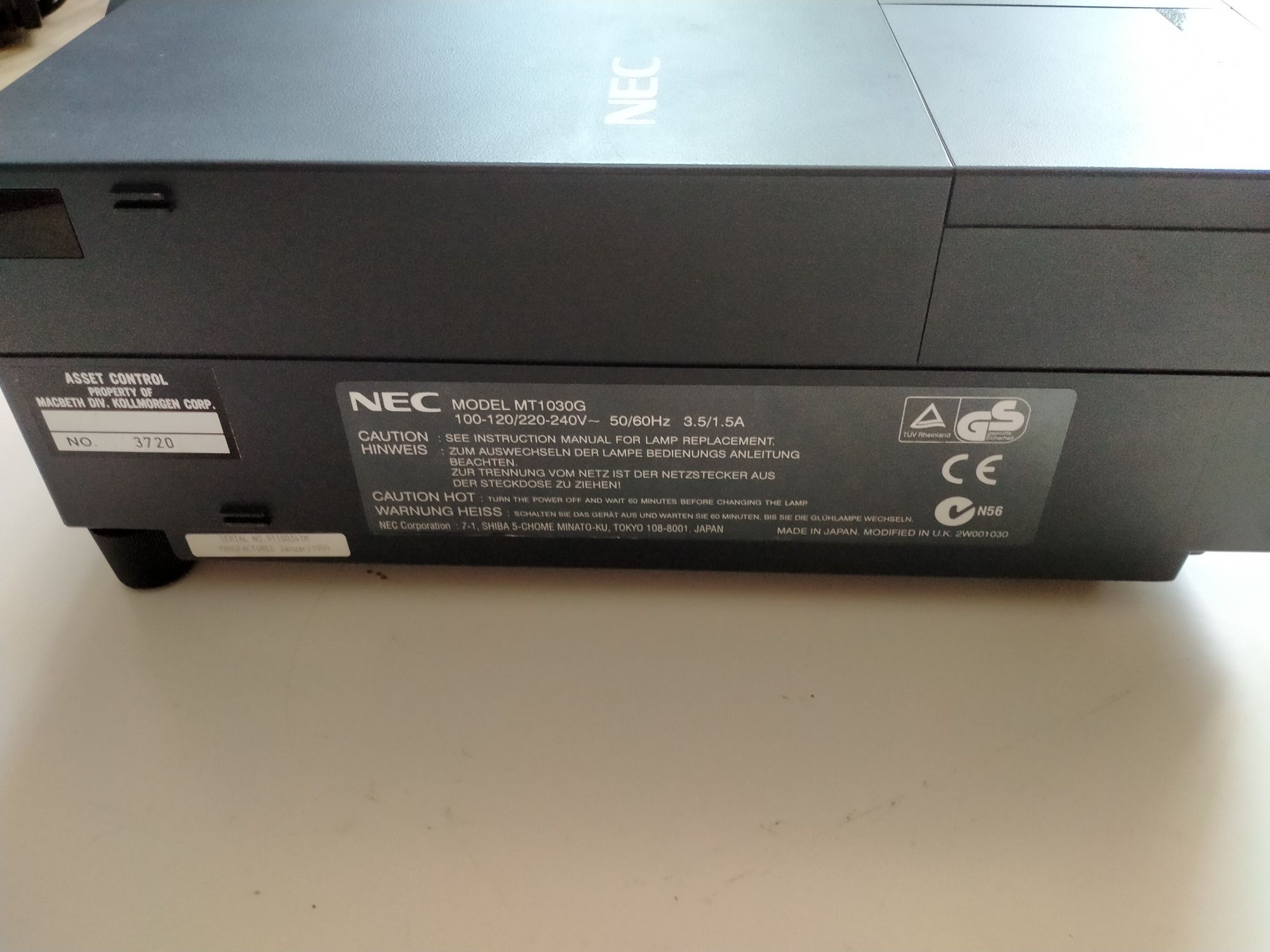 LCD projektor MultiSync MT 1030