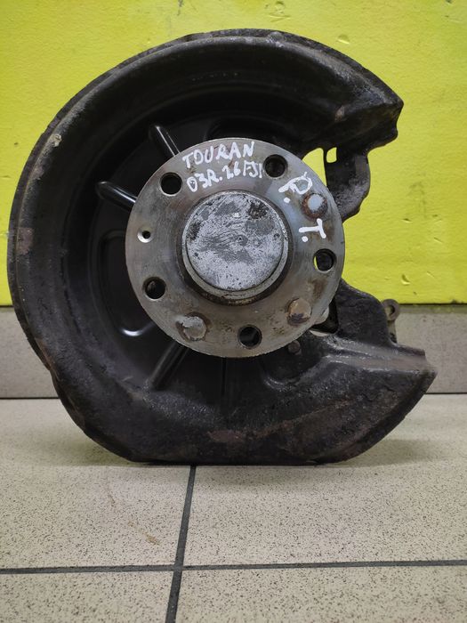 vw touran 1.6 fsi zwrotnica piasta prawy tył