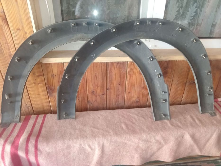Продам задні арки на Форд Конект.
