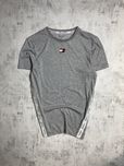Tommy Hilfiger Sport – сира футболка з логотипом і стильними лампасами