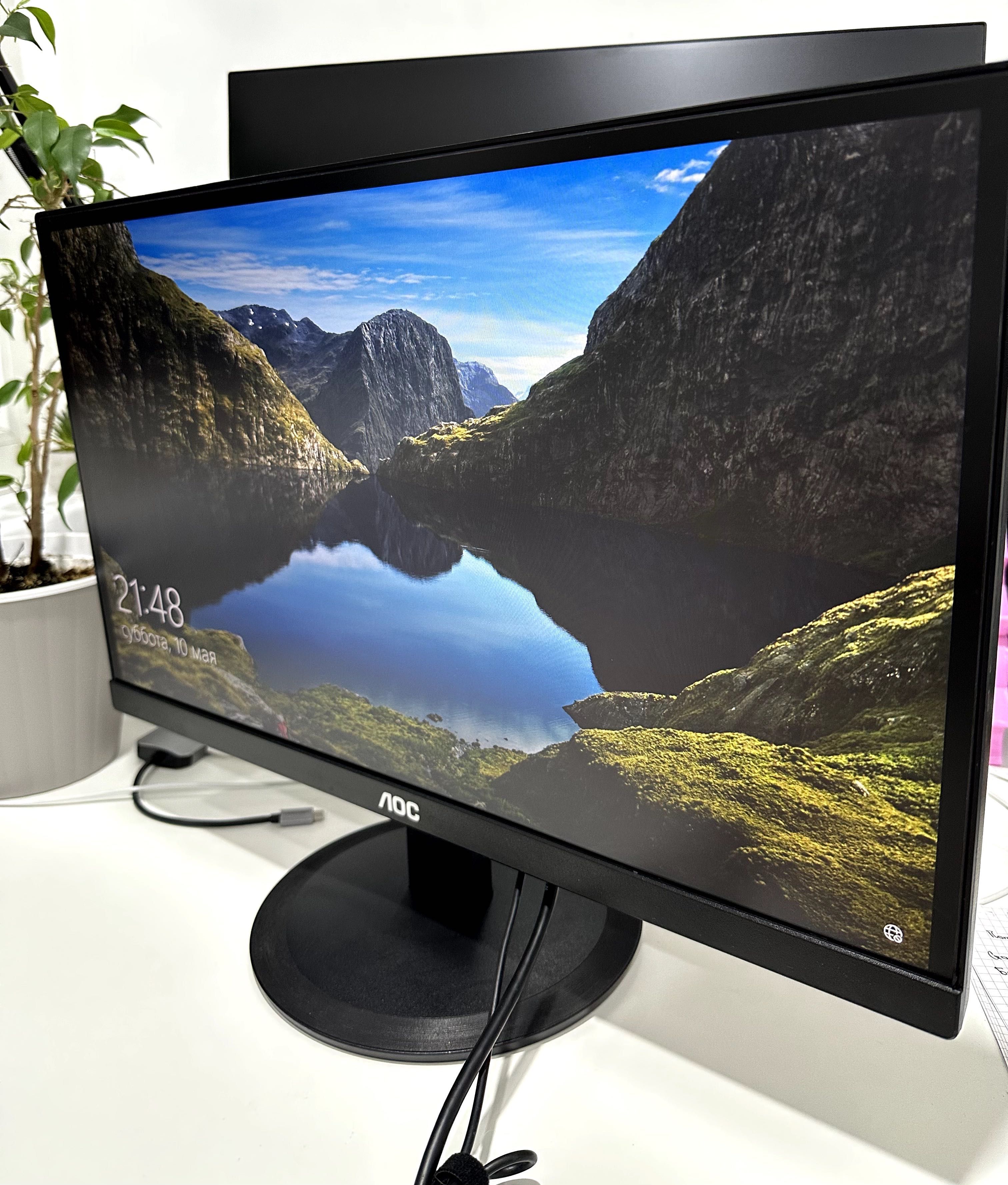 Монітор IPS матриця 21,5". Без битих пікселів.