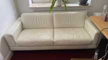 Sofa trzyosobowa, skórzana, kolor kremowy, IKEA nogi: stal nierdzewna