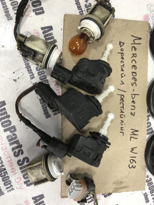 Мерс ML 163 w163 МЛ комплектуючі фари кришка фар заглушка патрон