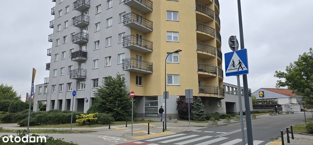 Sprzedam komórkę lokatorską 14.2m2 w garażu podziemnym Polskie Drogi 6