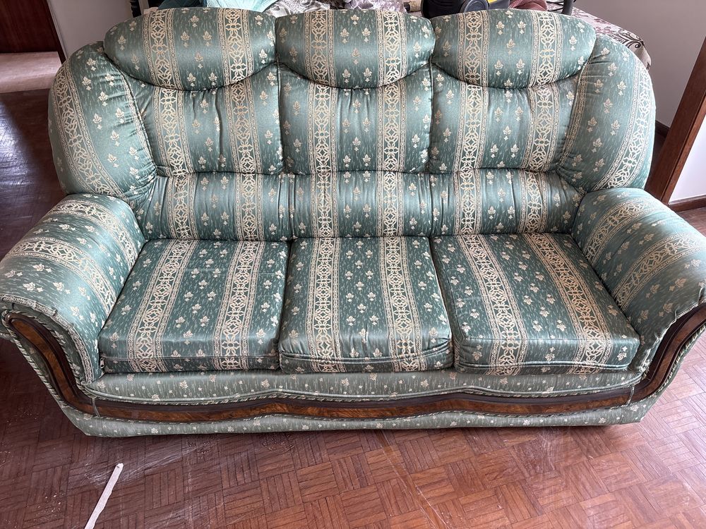 Conjunto de 3 sofás, um grande com 3 lugares + 2 individuais