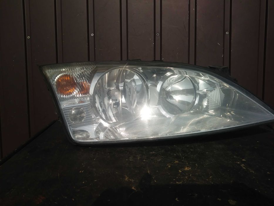 FORD MONDEO III MK3 lampa przód przednia
