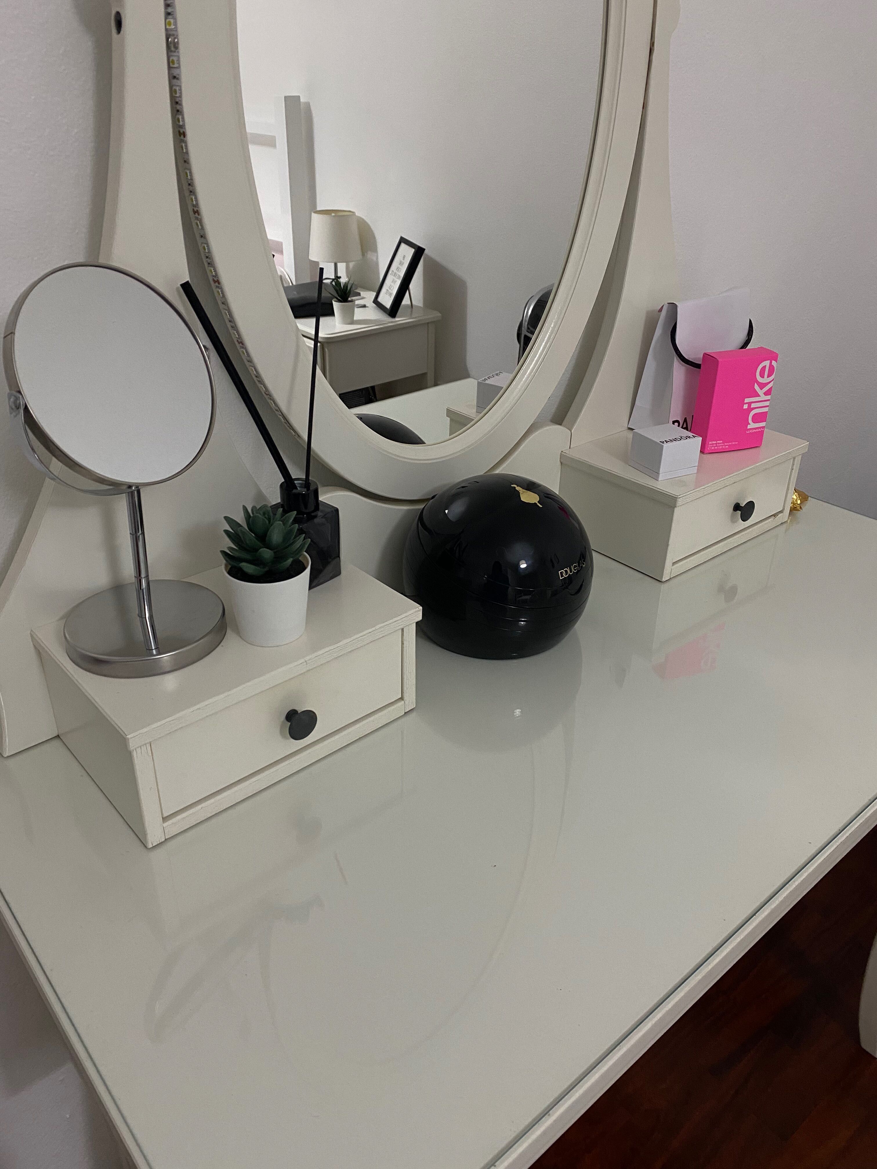Toucador c/espelho branco IKEA + banco