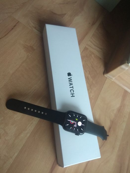 Apple Watch SE GPS 44mm komplet 2x pasek