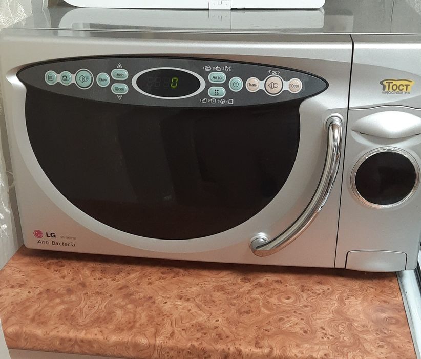 Продам микрохвильову піч LG з тостером.3500грн.
