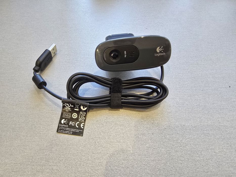 Продам веб камеру Logitech C270