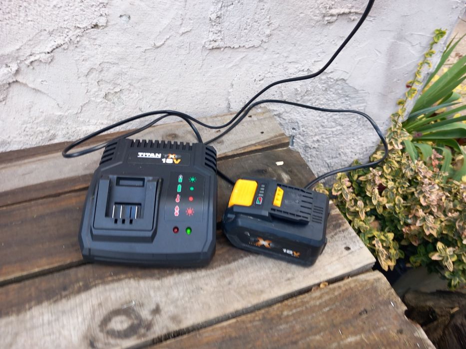 Zestaw Kosiarki Akumulatorowej TITAN 18V 32 cm i Podkaszarki 23cm