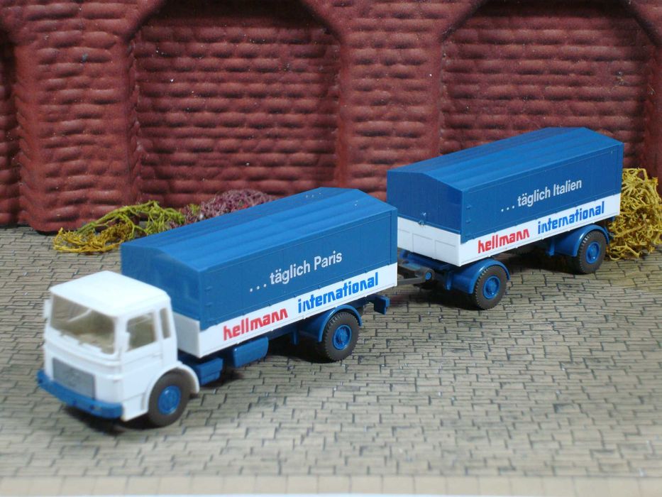 Wiking 424 - MAN / Camião com Reboque "Hellmann International" / Usado