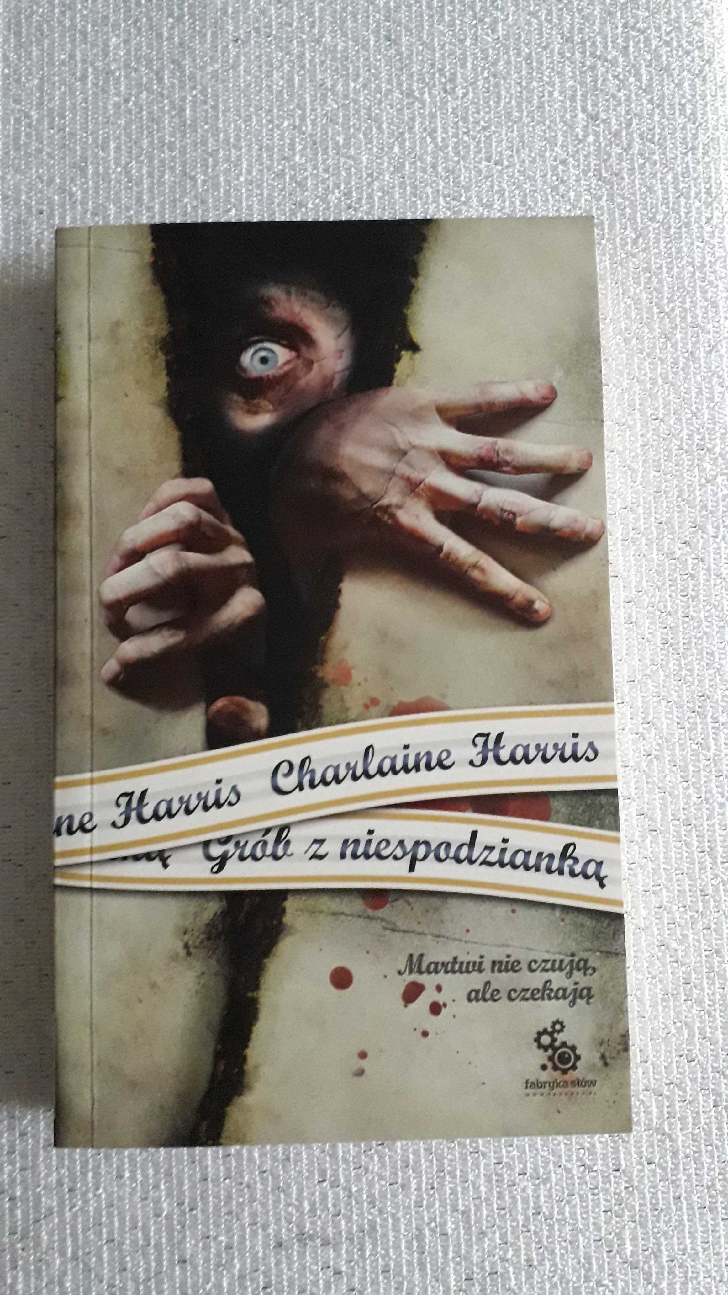 "Grób z niespodzianką" Charlaine Harris