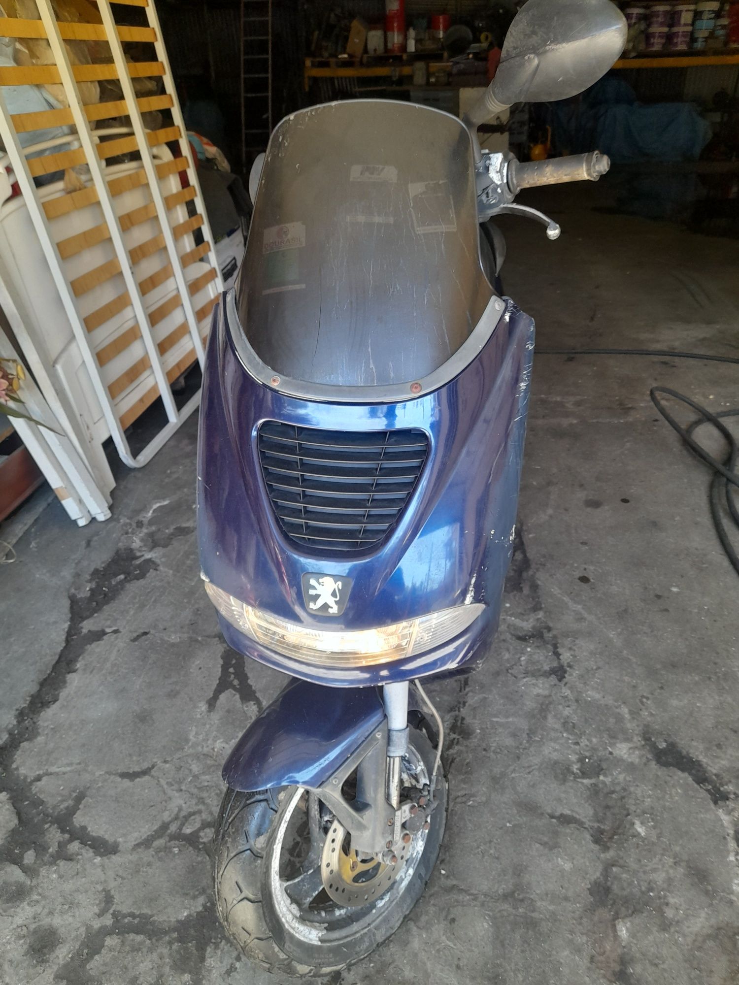 Scooter 50 cm3 motorizada