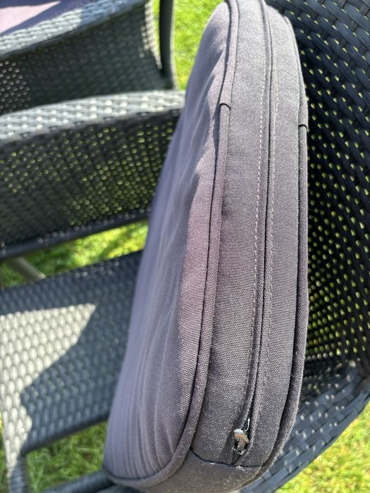 Stół ogrodowy + 4 krzesła z poduszkami