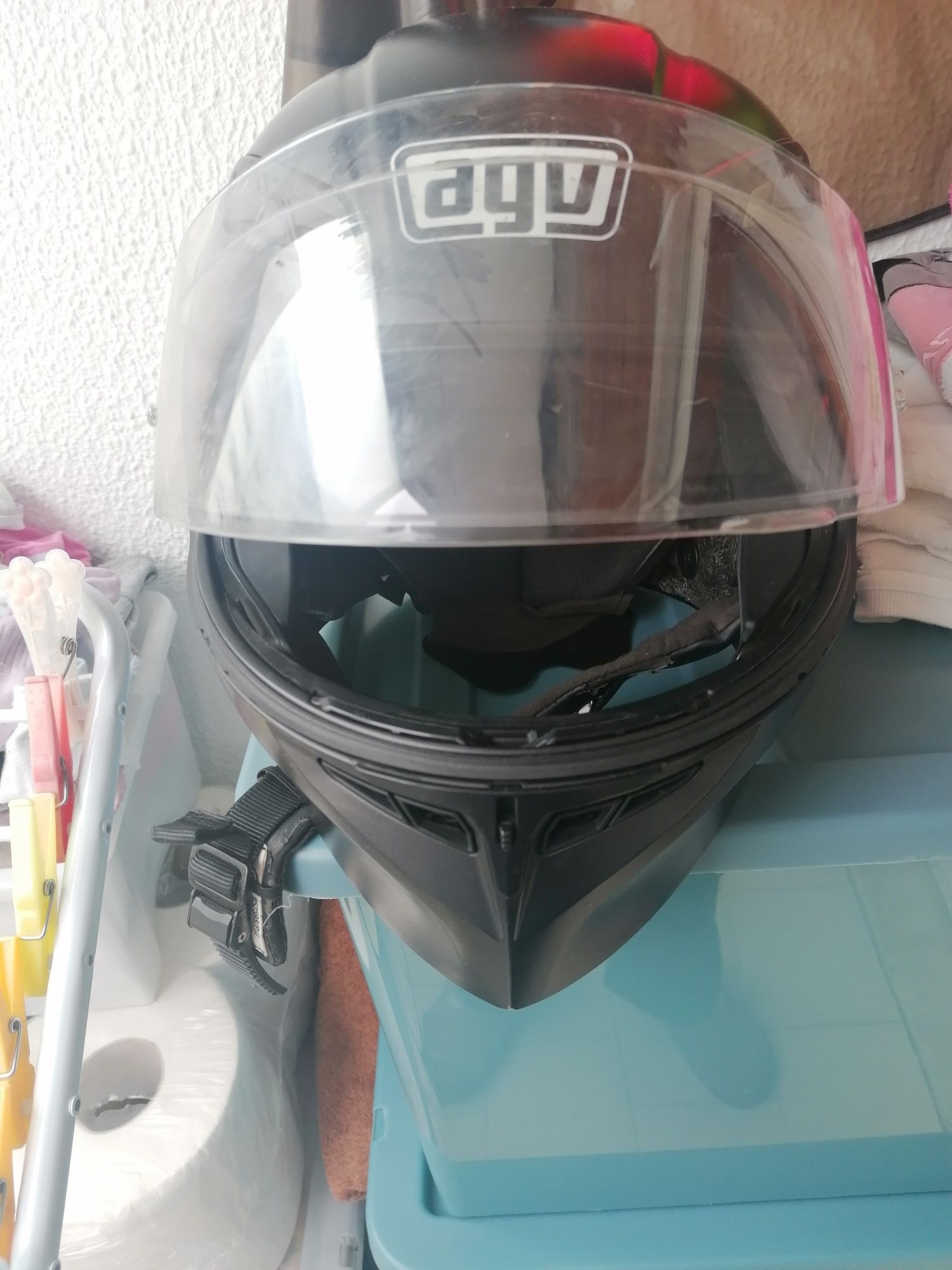 Capacete preto AGV para peças