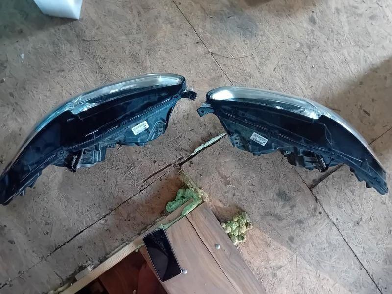 Продам передні оригіналні фари Форд Фюжен 2015 рік