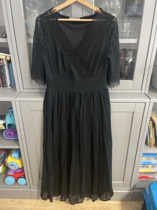 Czarna damska długa sukienka koronkowa elegancka rękawek