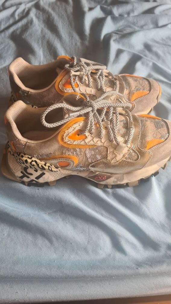 Vende se tenis EXE