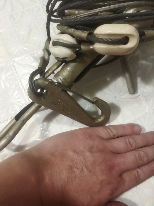 Трос мачти часів СССР з карабіном