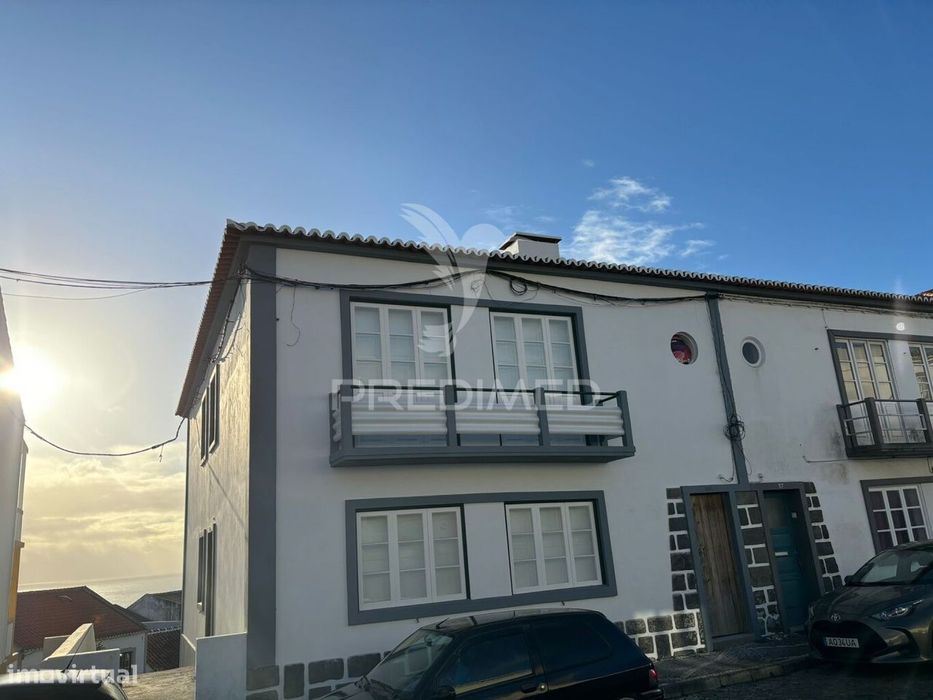 Apartamento T2 - 1º andar a minutos do Centro de Angra