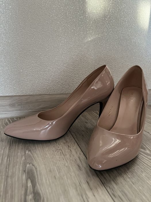 Туфлі молочного кольору